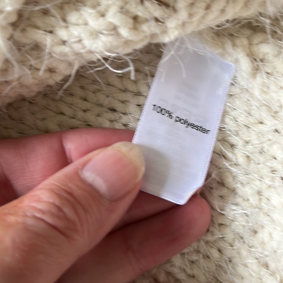 EUC Maurice’s angora-type cream cable knit sweater, medium. Gorgeous!! - Picture 4 of 4